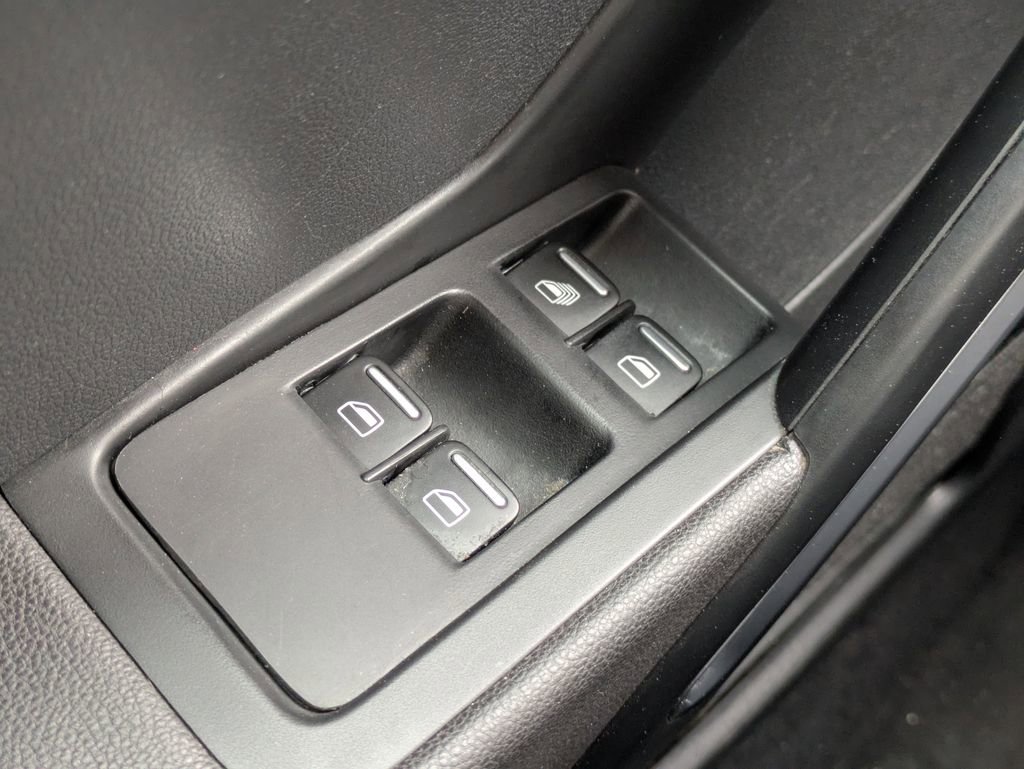 Used 2019 Volkswagen Beetle 2.0T Final Edition SEL image 21