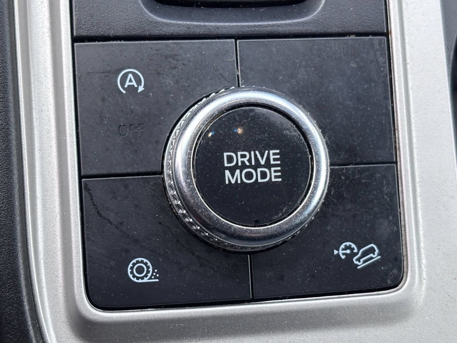 Used 2023 Ford Explorer XLT AWD/4WD image 35