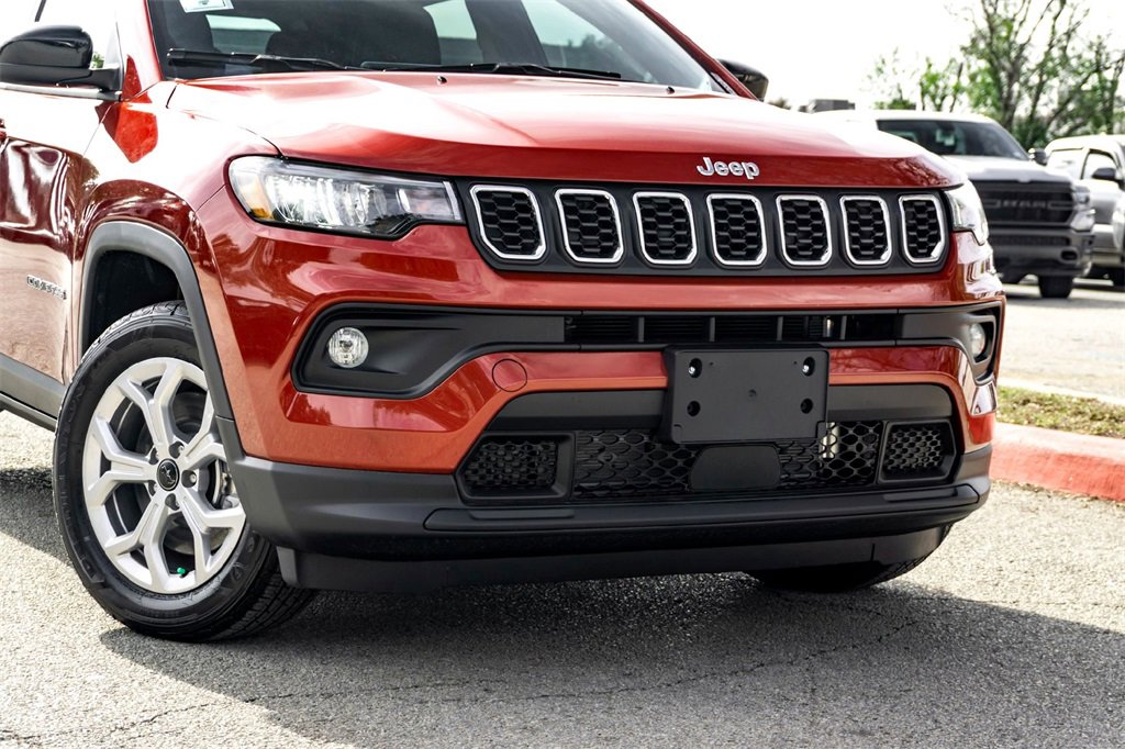 New 2026 Jeep Compass Latitude image 3