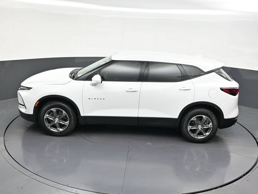 Used 2024 Chevrolet Blazer LT FWD image 17
