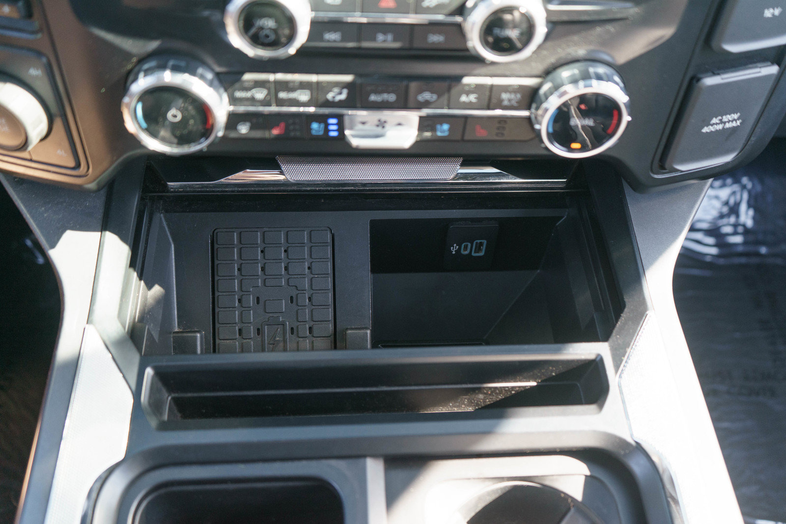 Used 2025 Ford F350 Lariat w/ Black Appearance Package AWD/4WD image 21