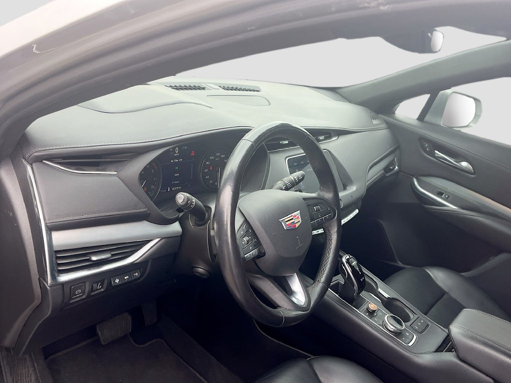 Used 2021 Cadillac XT4 Premium Luxury w/ Technology Package FWD image 9