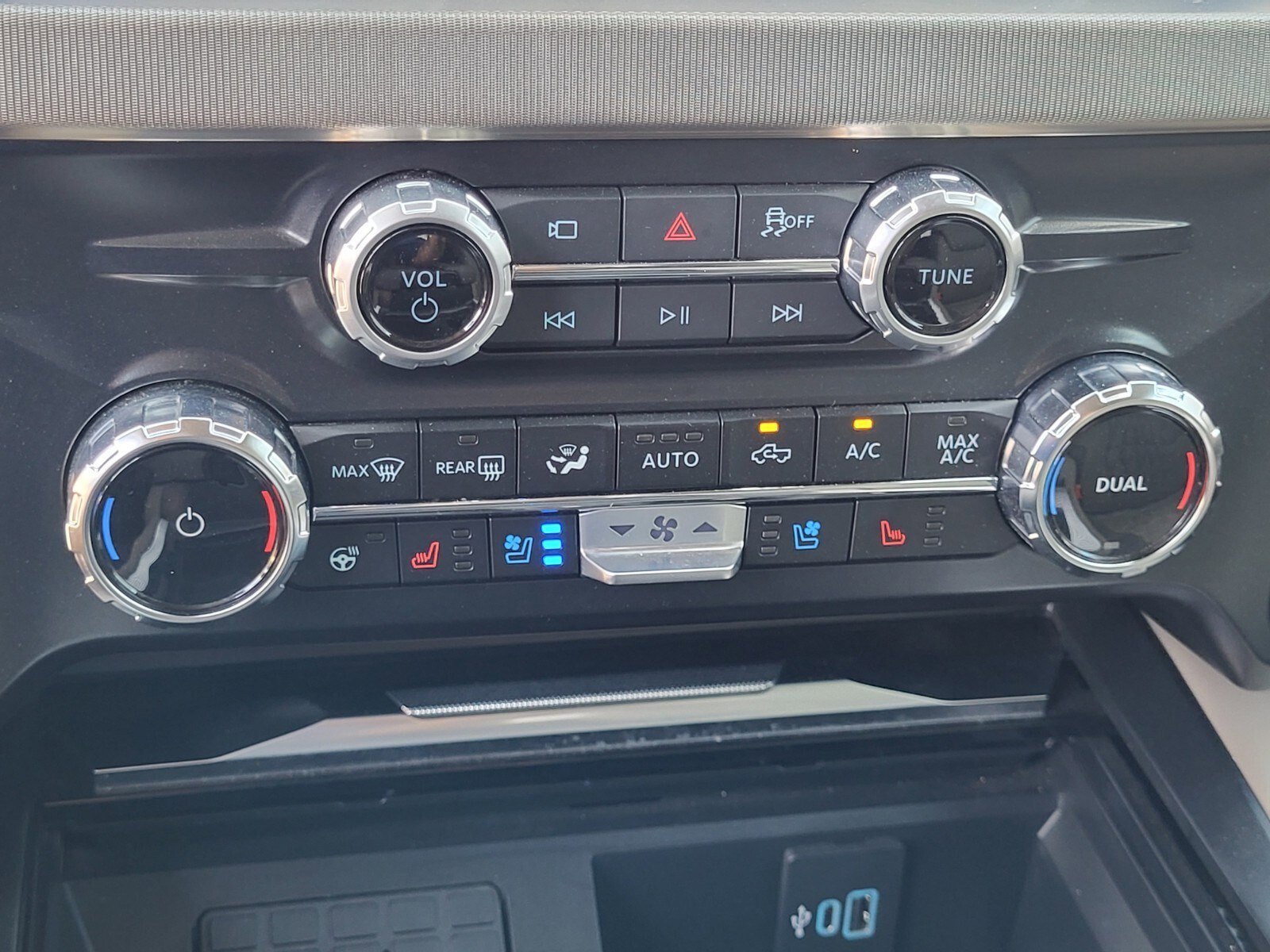 Certified 2026 Ford F350 Platinum w/ Platinum Plus Package AWD/4WD image 25