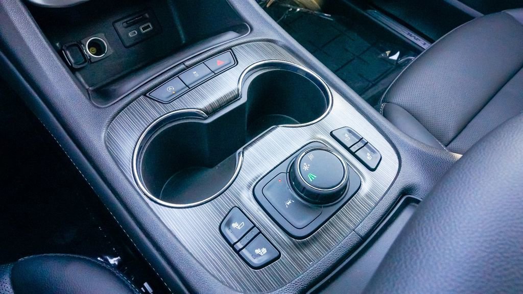 Used 2023 GMC Acadia SLT image 24