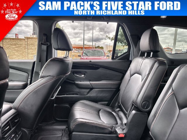 Used 2025 Honda Pilot TrailSport image 14