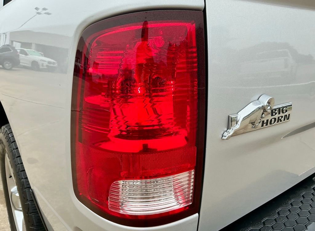 Used 2018 RAM 1500 SLT AWD/4WD image 14