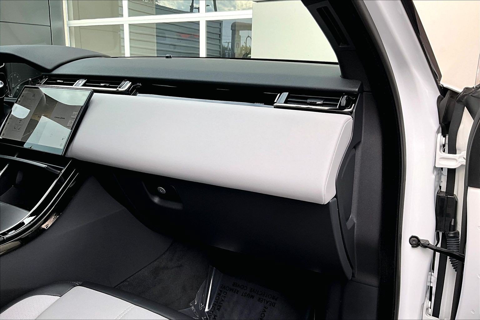 Used 2026 Land Rover Range Rover Velar S AWD/4WD image 16