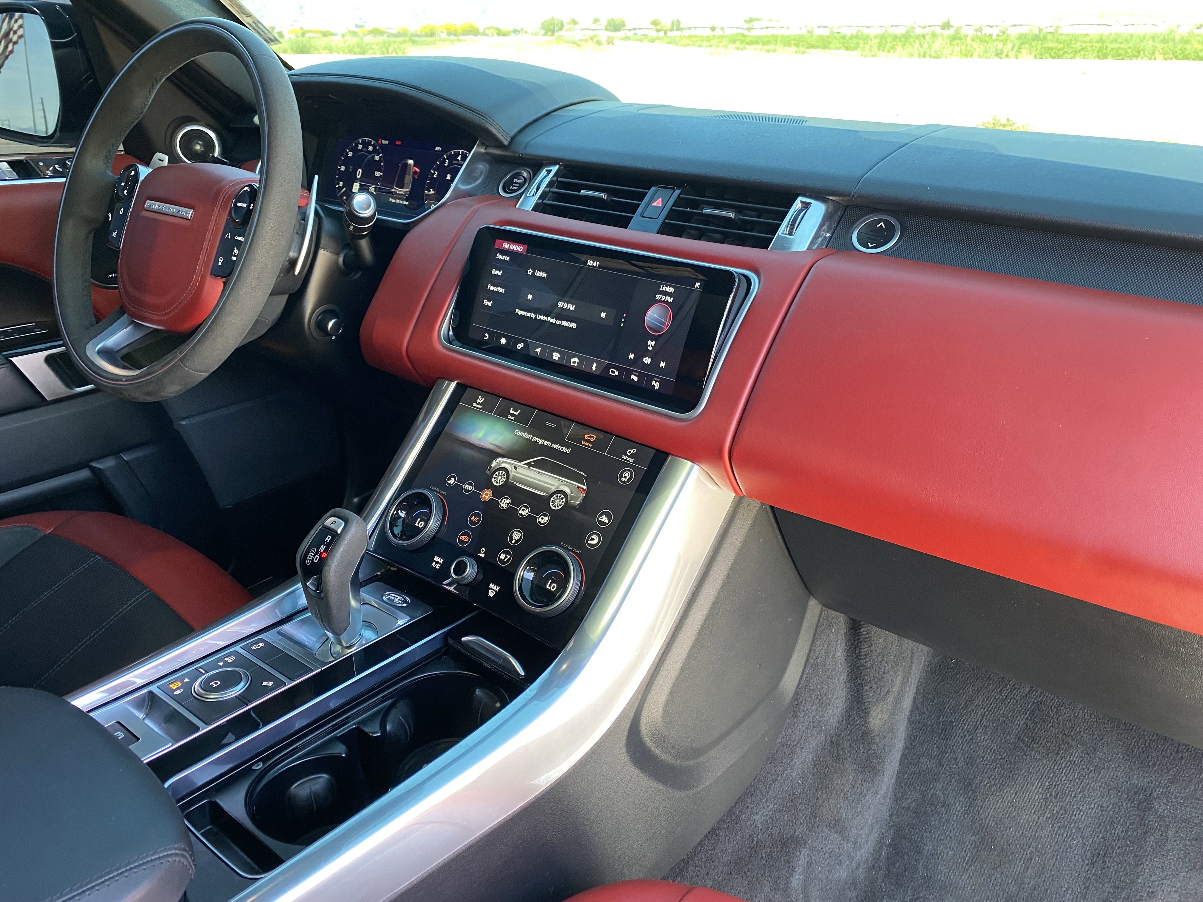 Used 2021 Land Rover Range Rover Sport HST image 12