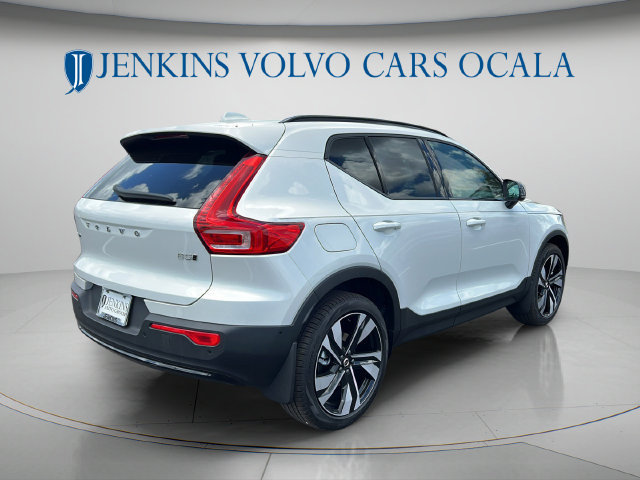 New 2026 Volvo XC40 B5 Plus w/ Climate Package AWD/4WD image 3