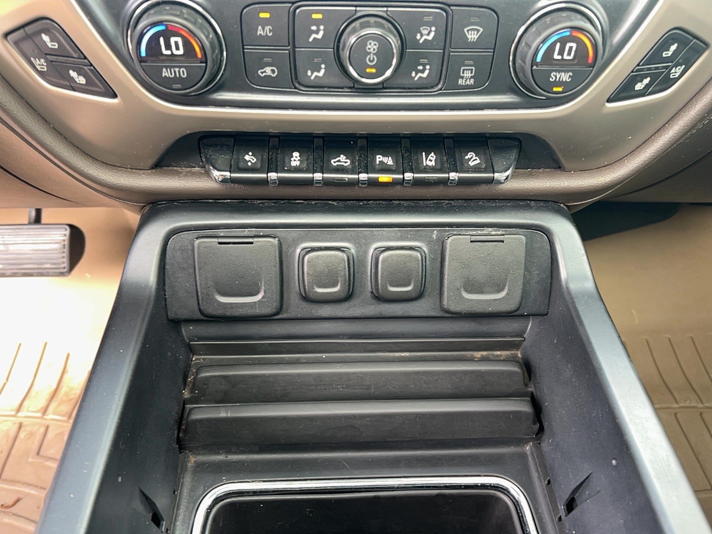 Used 2015 GMC Sierra 1500 Denali w/ Driver Alert Package AWD/4WD image 19