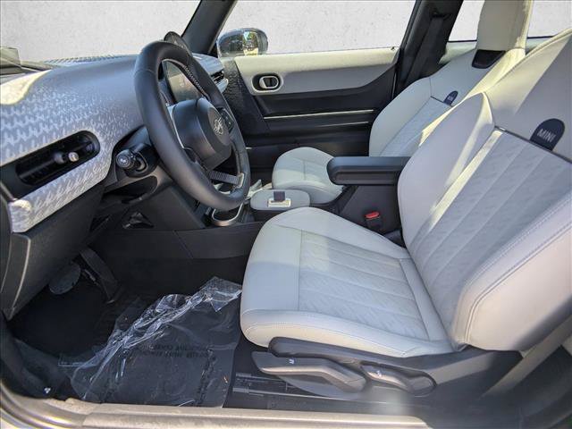Used 2025 MINI Cooper 2-Door Hardtop FWD image 17
