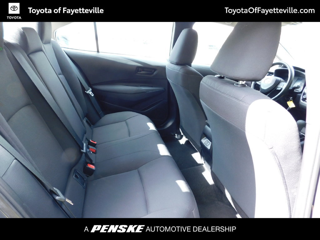 Used 2025 Toyota Corolla LE FWD image 5