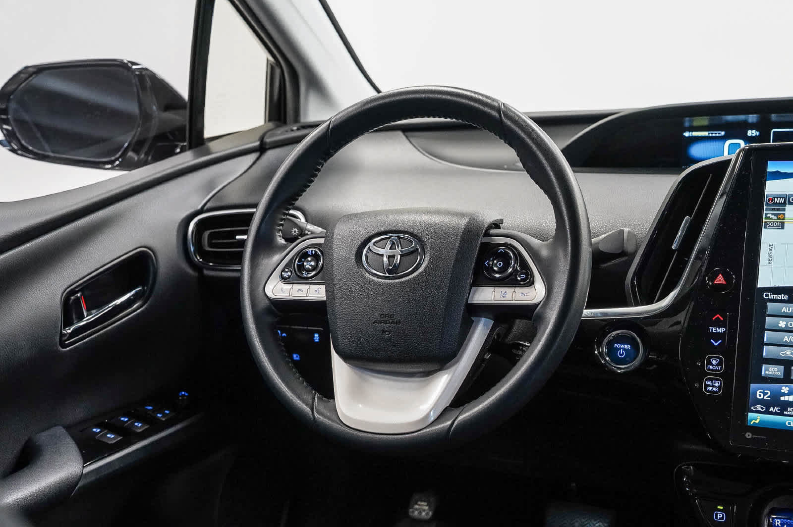 Used 2018 Toyota Prius Prime Premium w/ Carpet Mat Package FWD image 15
