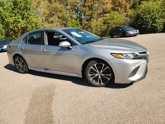 Used 2019 Toyota Camry SE FWD image 5