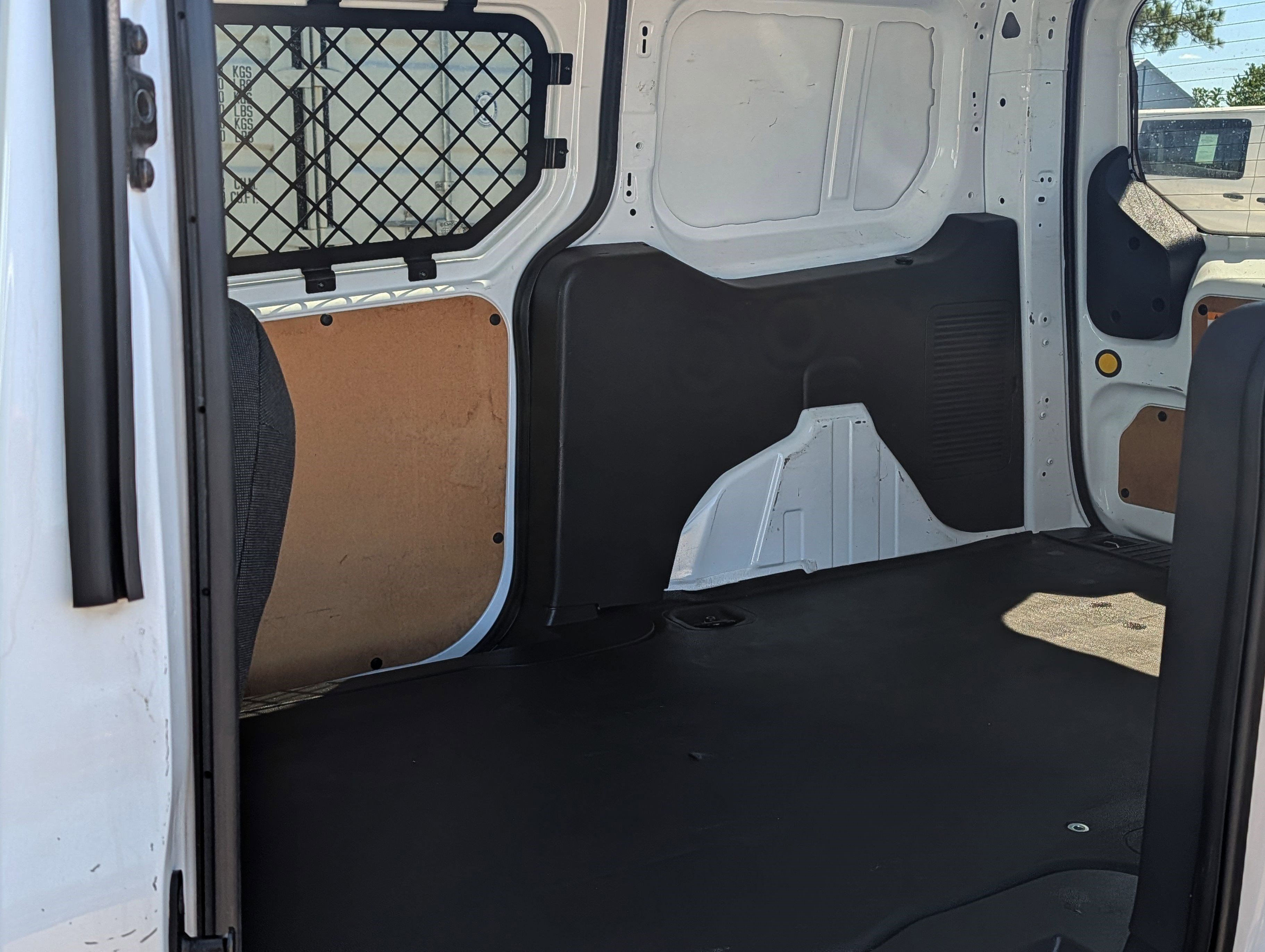 Used 2018 Ford Transit Connect XLT image 18