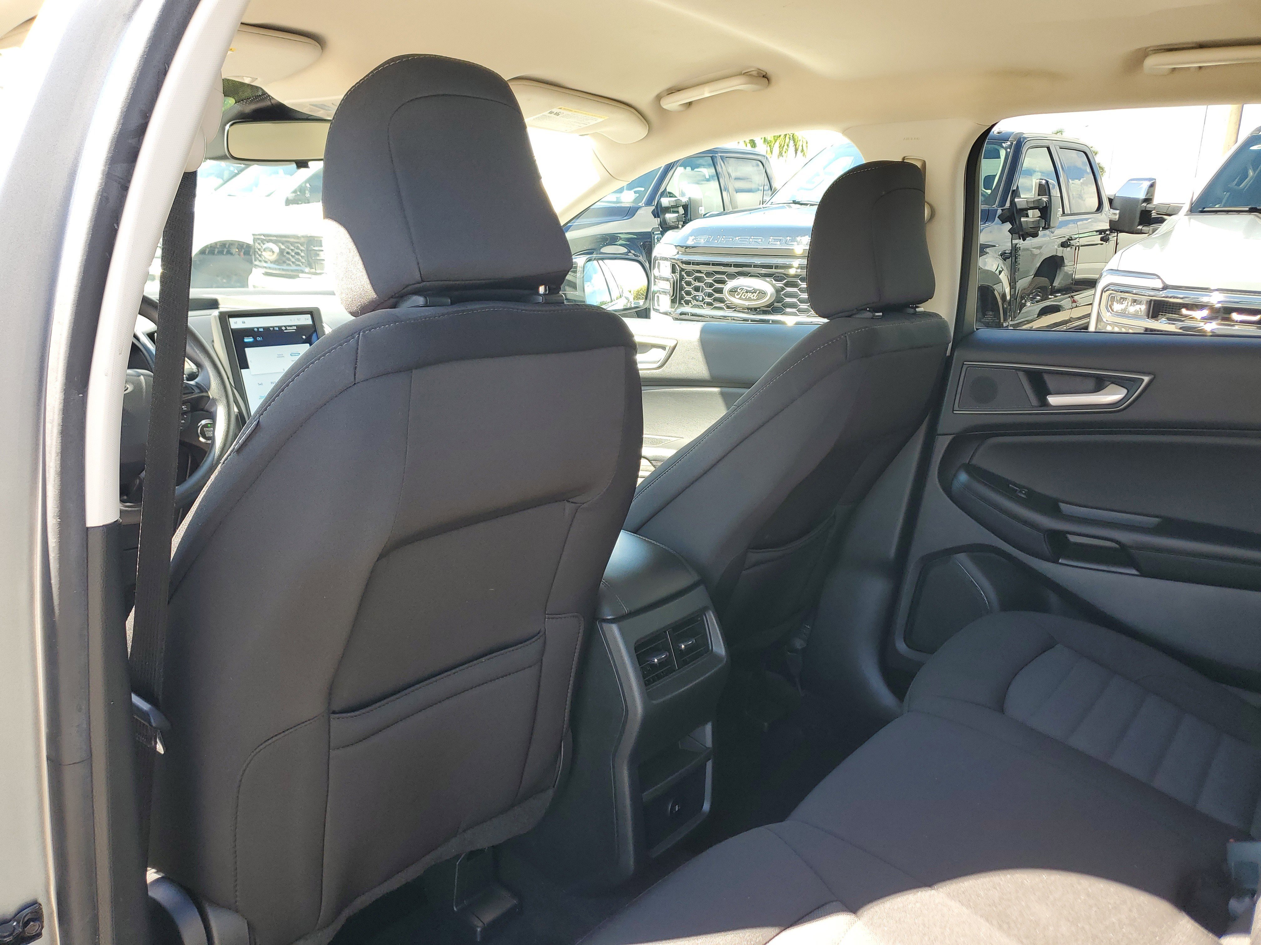 Certified 2024 Ford Edge SE w/ Black Appearance Package image 13