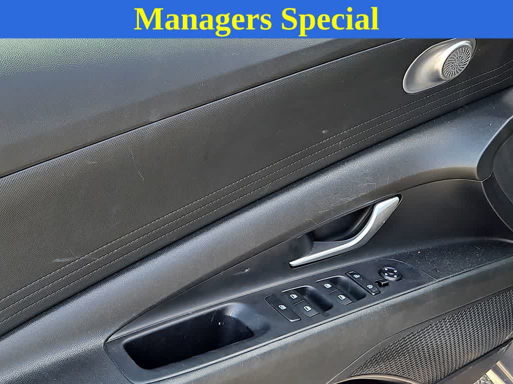 Used 2024 Hyundai Elantra SEL FWD image 12