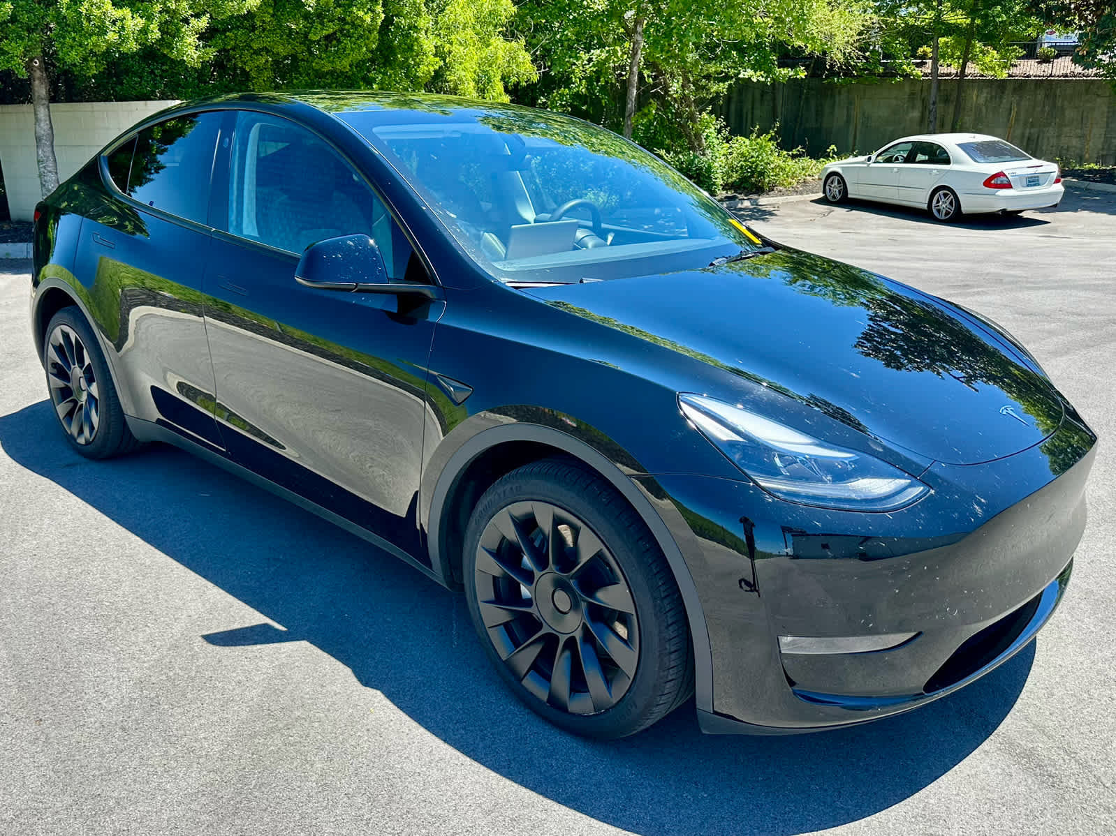 Used 2024 Tesla Model Y Long Range AWD/4WD image 3
