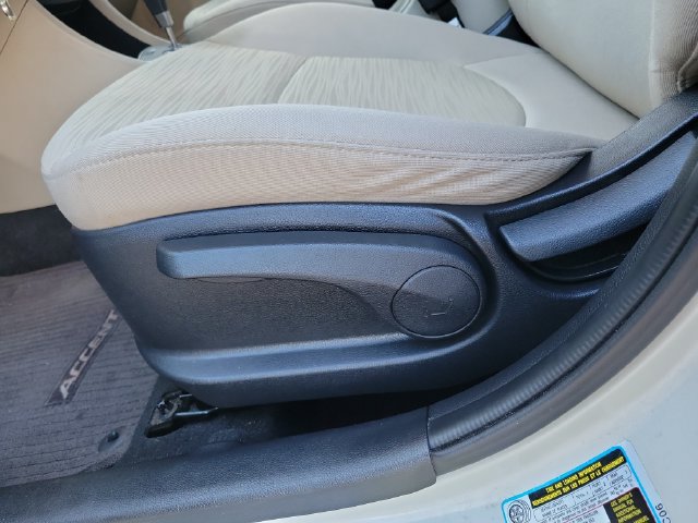 Used 2015 Hyundai Accent GLS w/ Option Group 02 FWD image 10