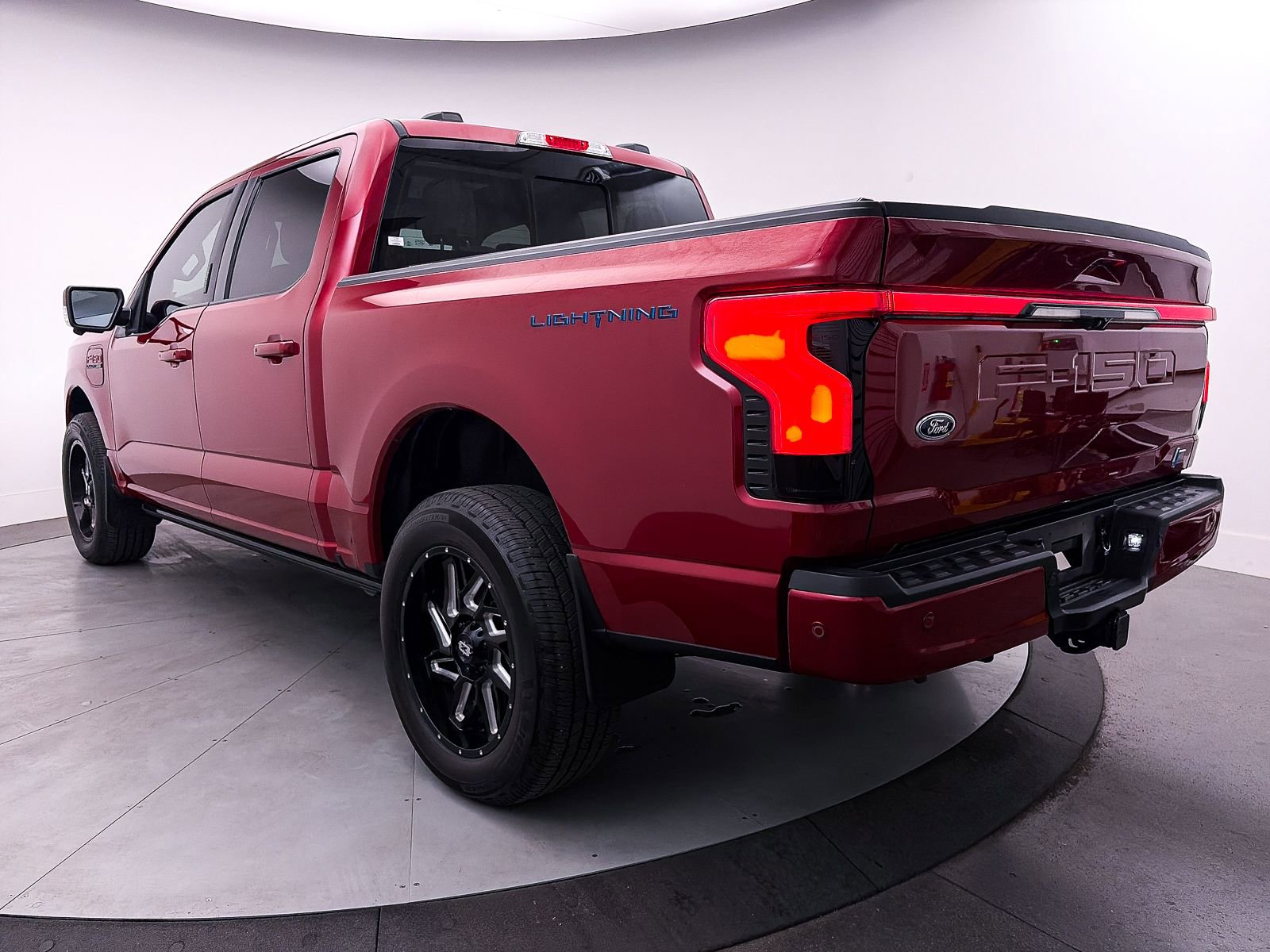 Used 2023 Ford F150 Lightning Platinum image 16