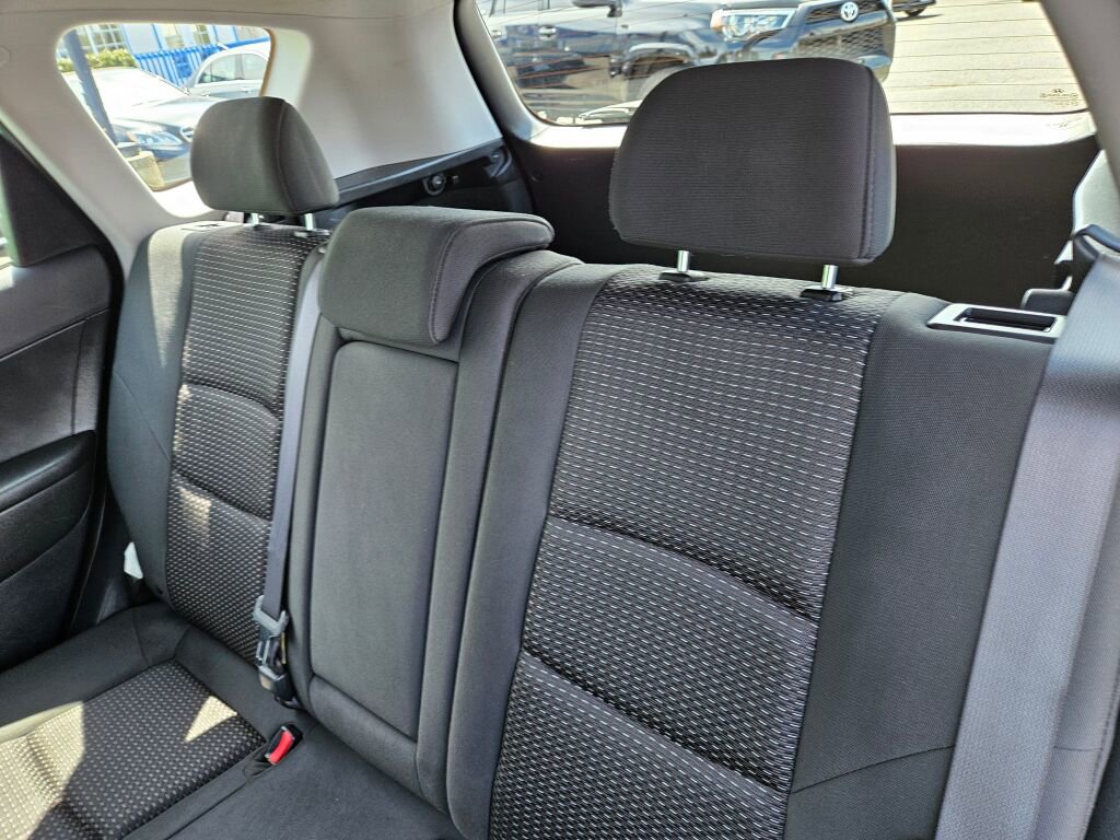 Used 2012 Hyundai Elantra GLS FWD image 12