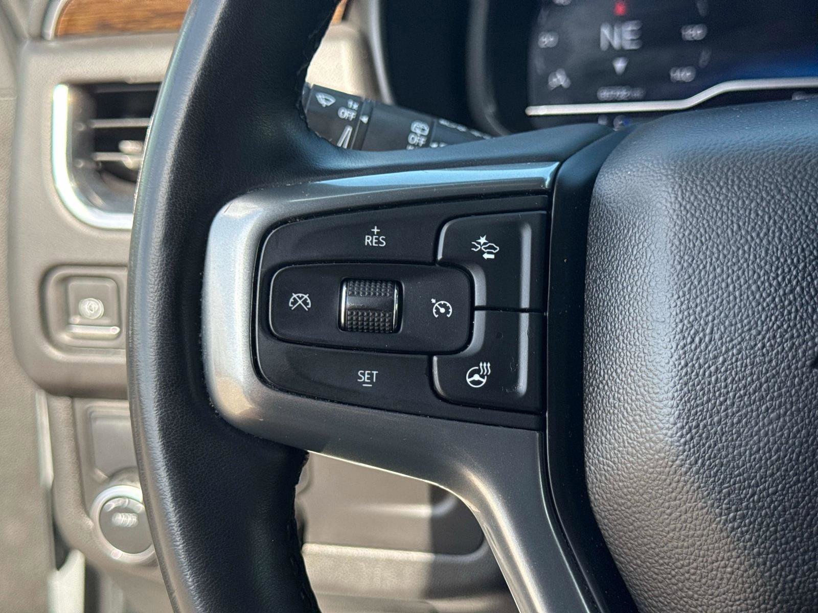 Used 2023 Chevrolet Suburban Premier image 32