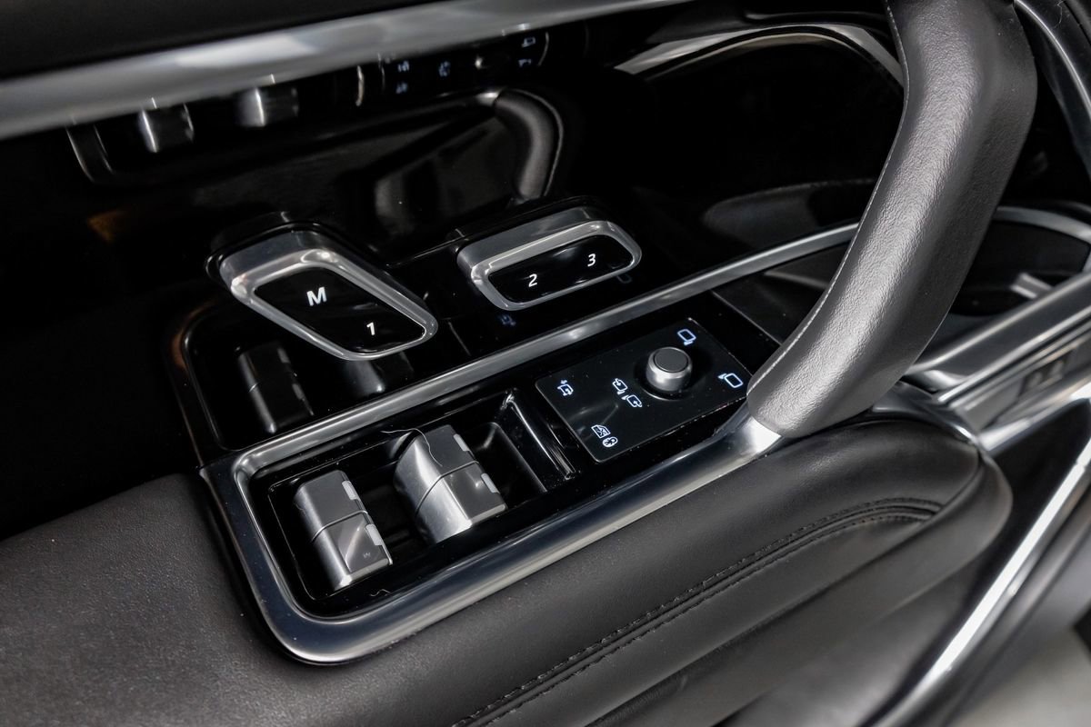 Used 2024 Land Rover Range Rover SE image 30