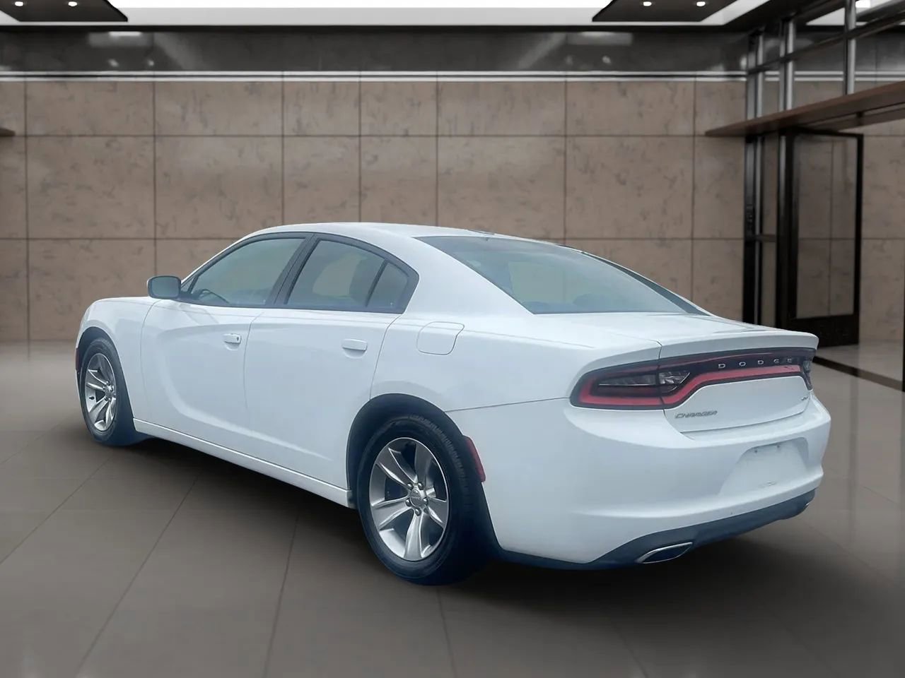 Used 2015 Dodge Charger SXT RWD image 3