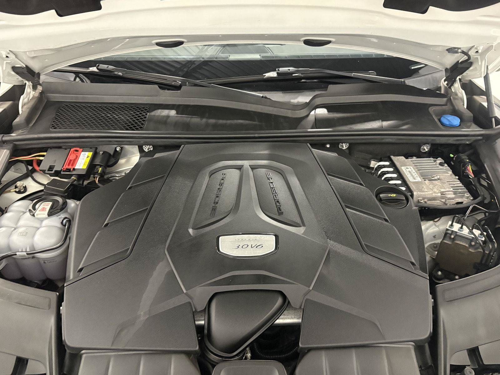 Used 2022 Porsche Cayenne AWD/4WD image 57