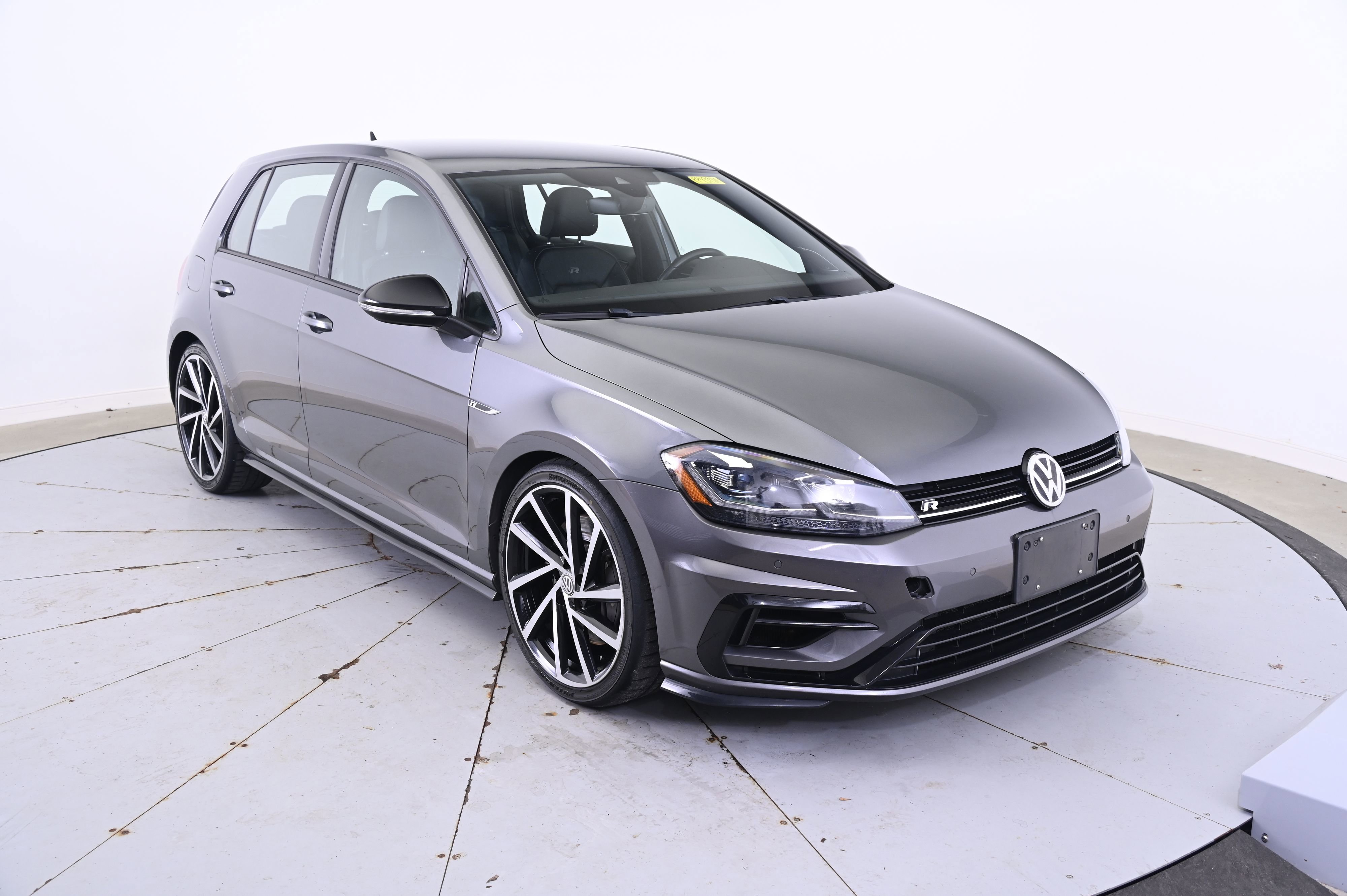 Used 2018 Volkswagen Golf R 4-Door image 9