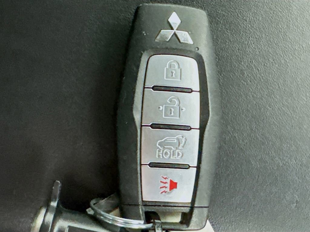 Used 2022 Mitsubishi Outlander SE image 38