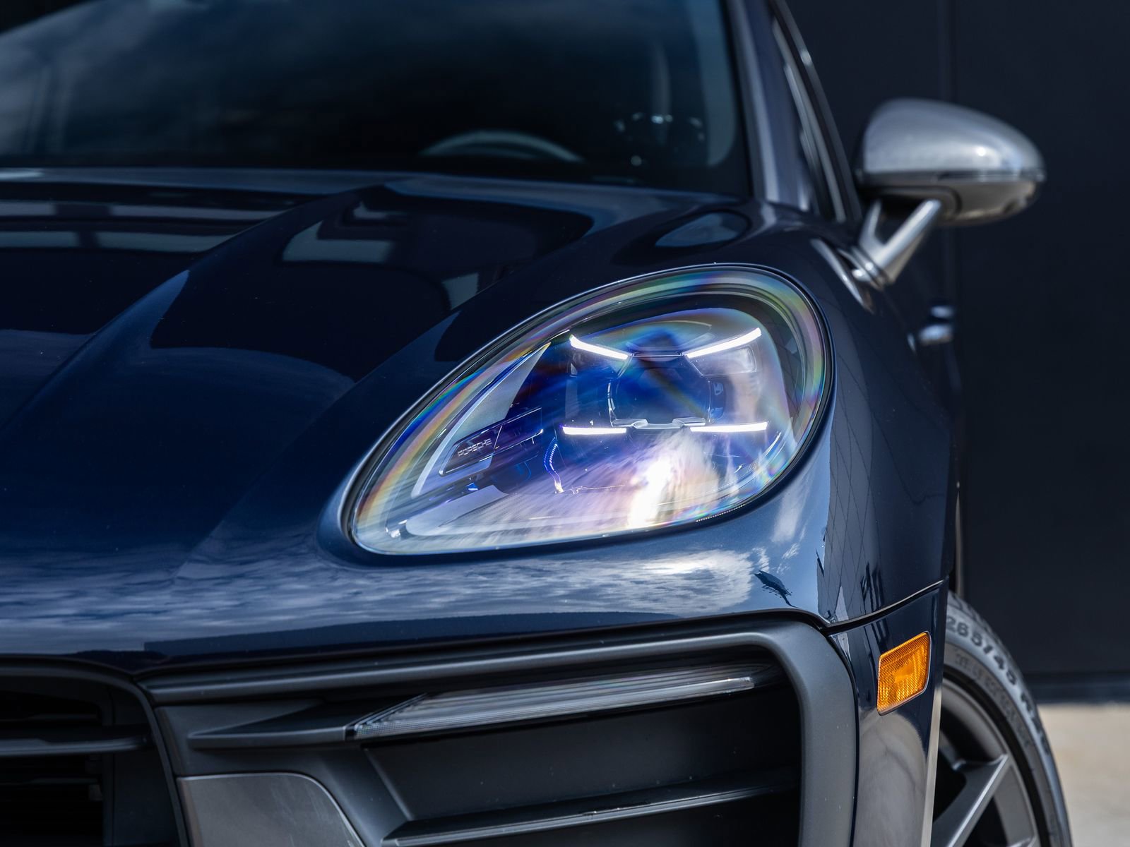 Certified 2023 Porsche Macan Turbo AWD/4WD image 17