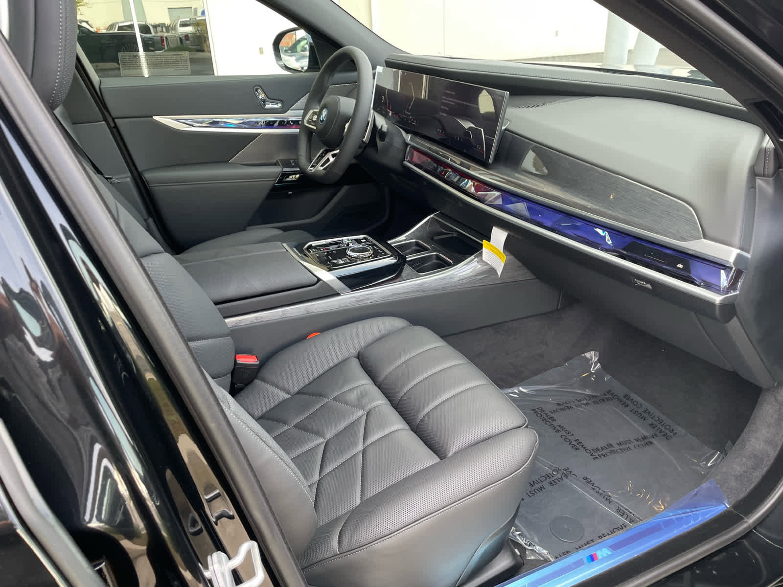 New 2026 BMW 750e xDrive w/ Executive Package image 10