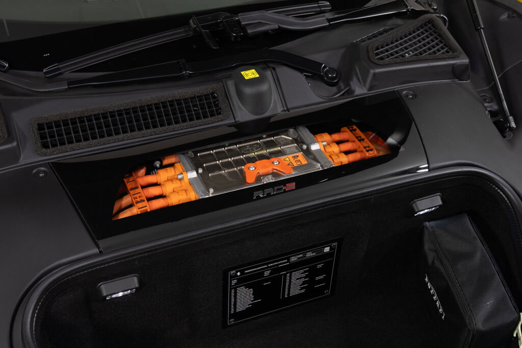 Used 2022 Ferrari SF90 Spider image 30