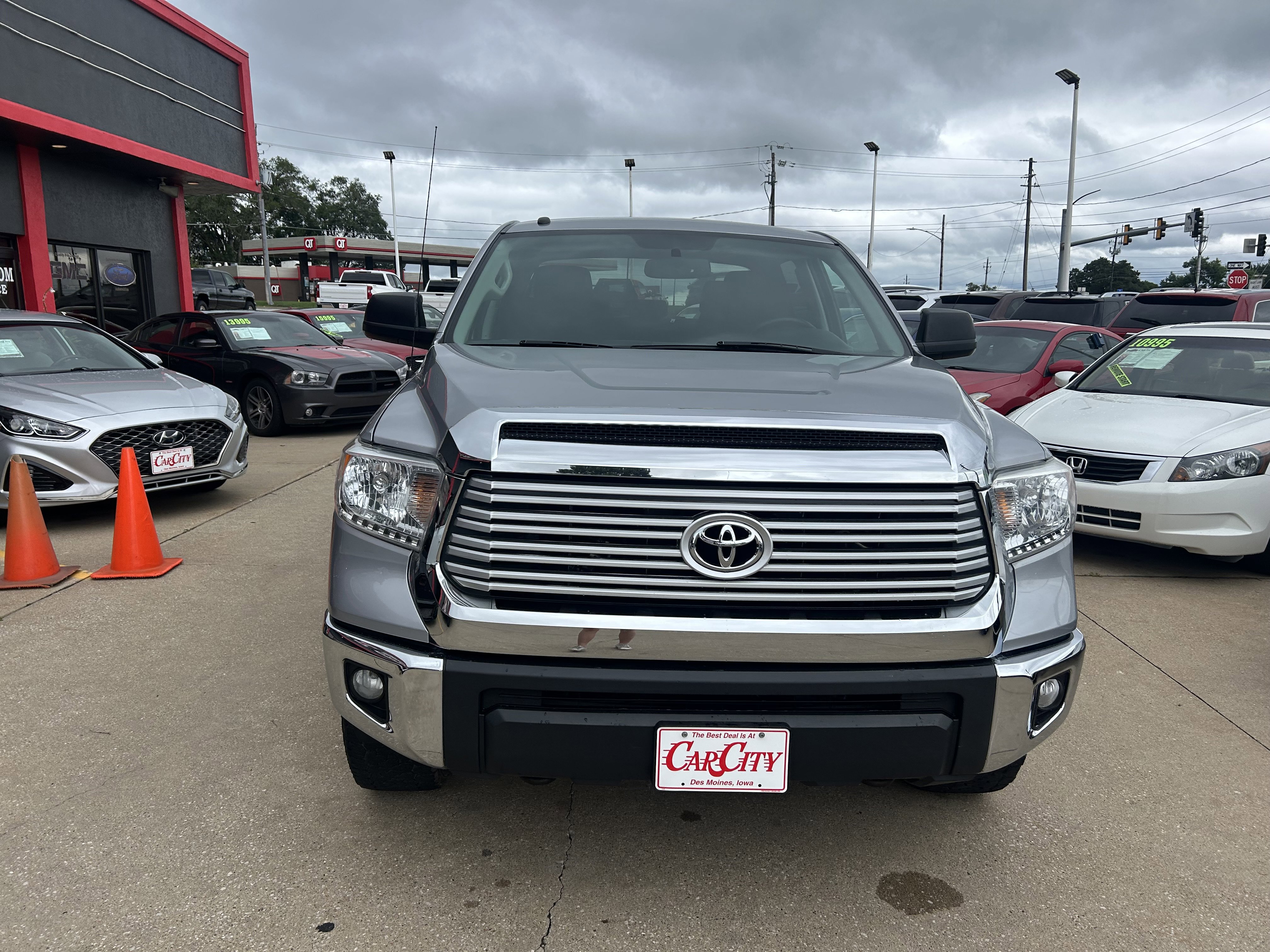 Used 2017 Toyota Tundra SR5 image 2