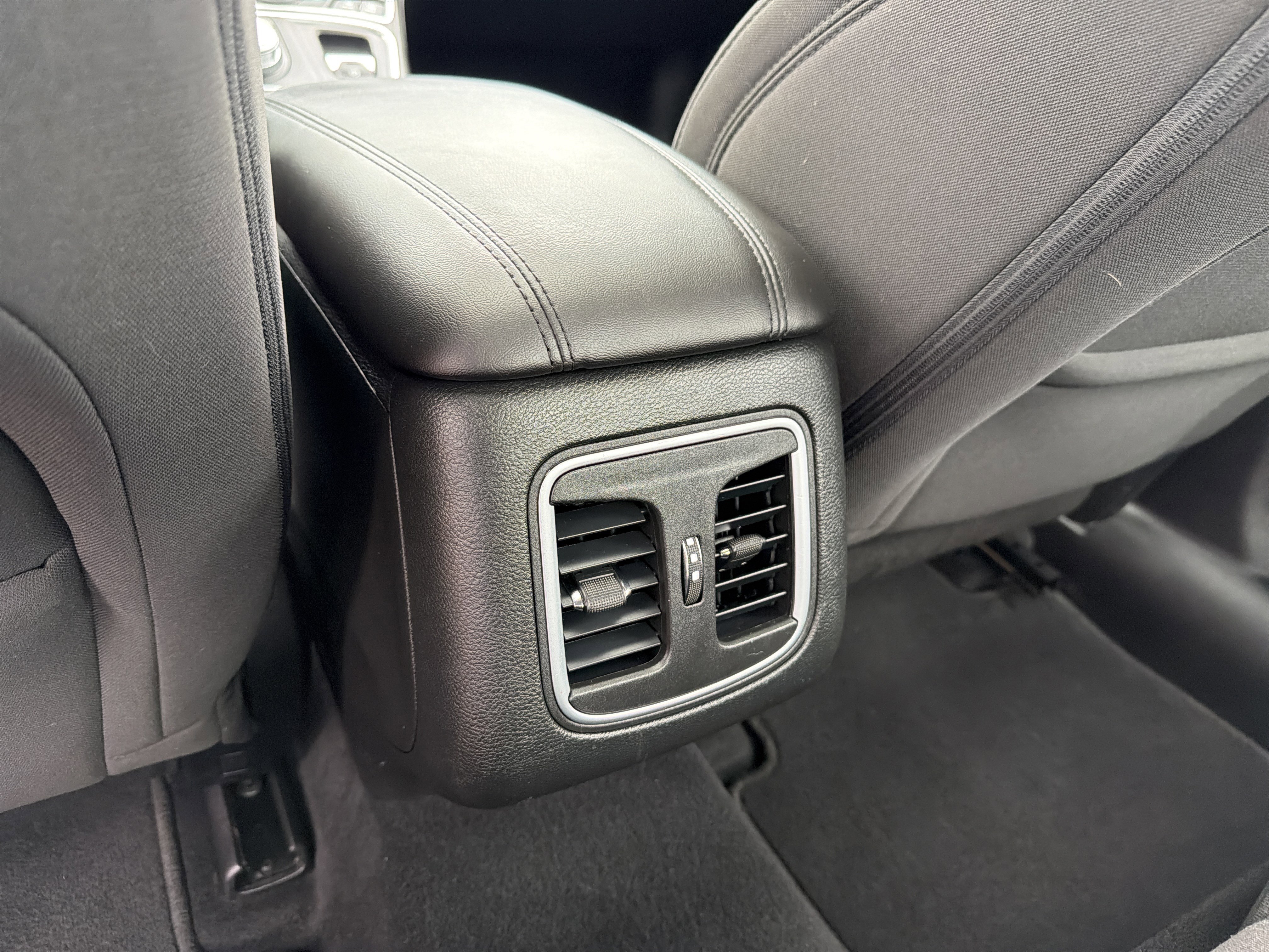 Used 2015 Chrysler 200 Limited w/ Convenience Group FWD image 13