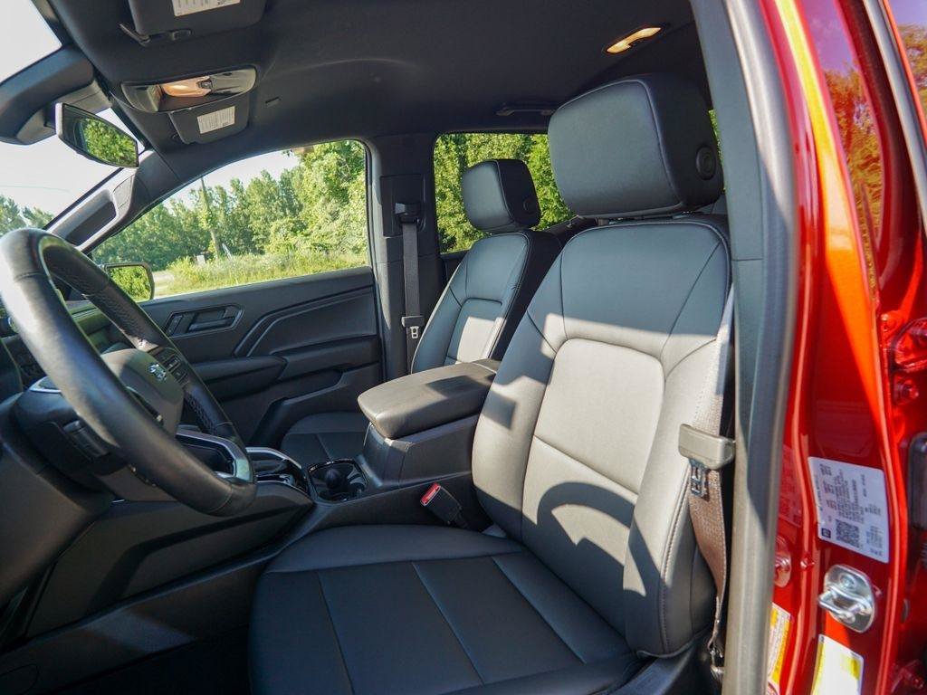 Used 2025 Chevrolet Colorado Trail Boss AWD/4WD image 17