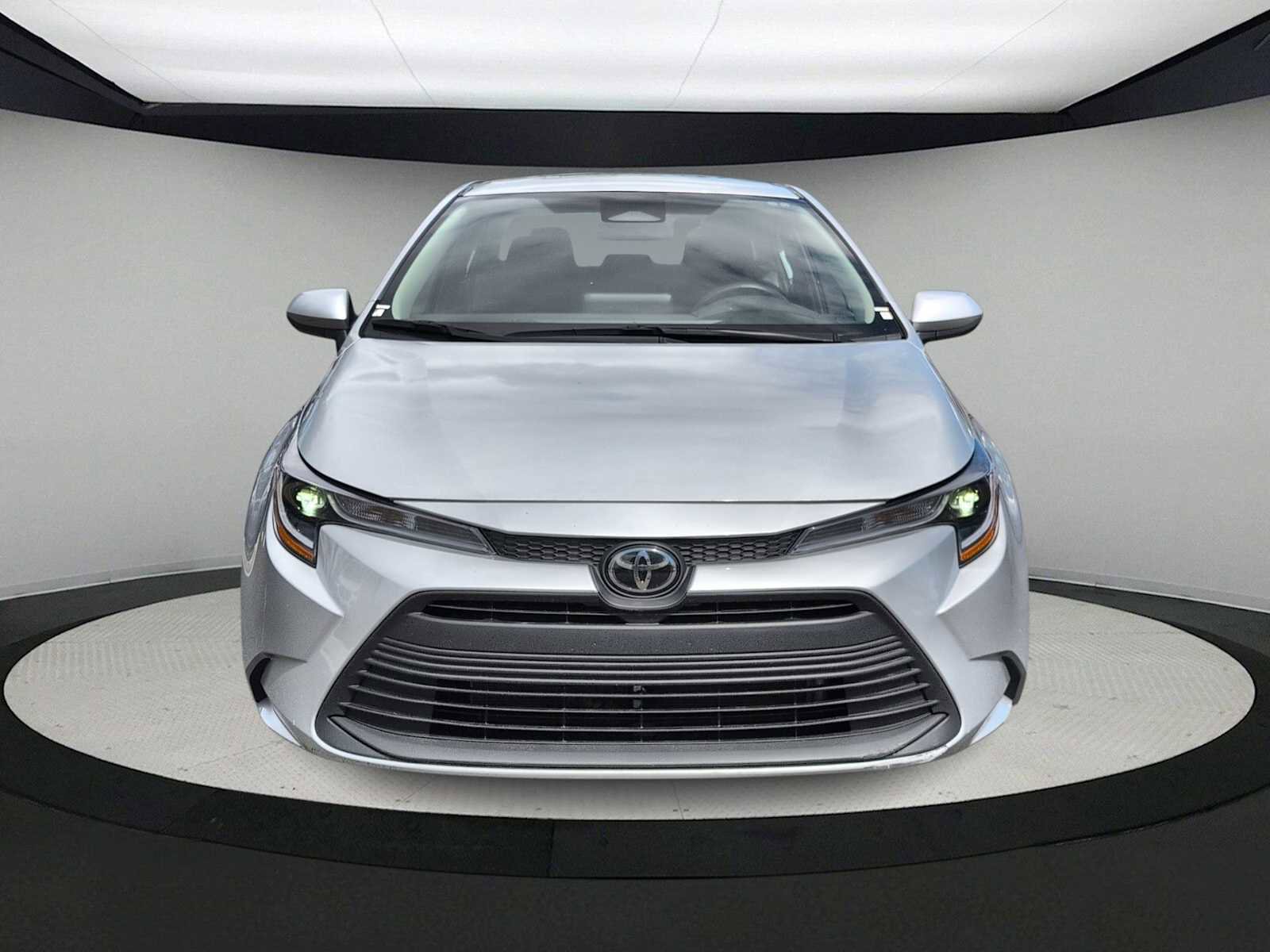 Used 2024 Toyota Corolla LE image 3