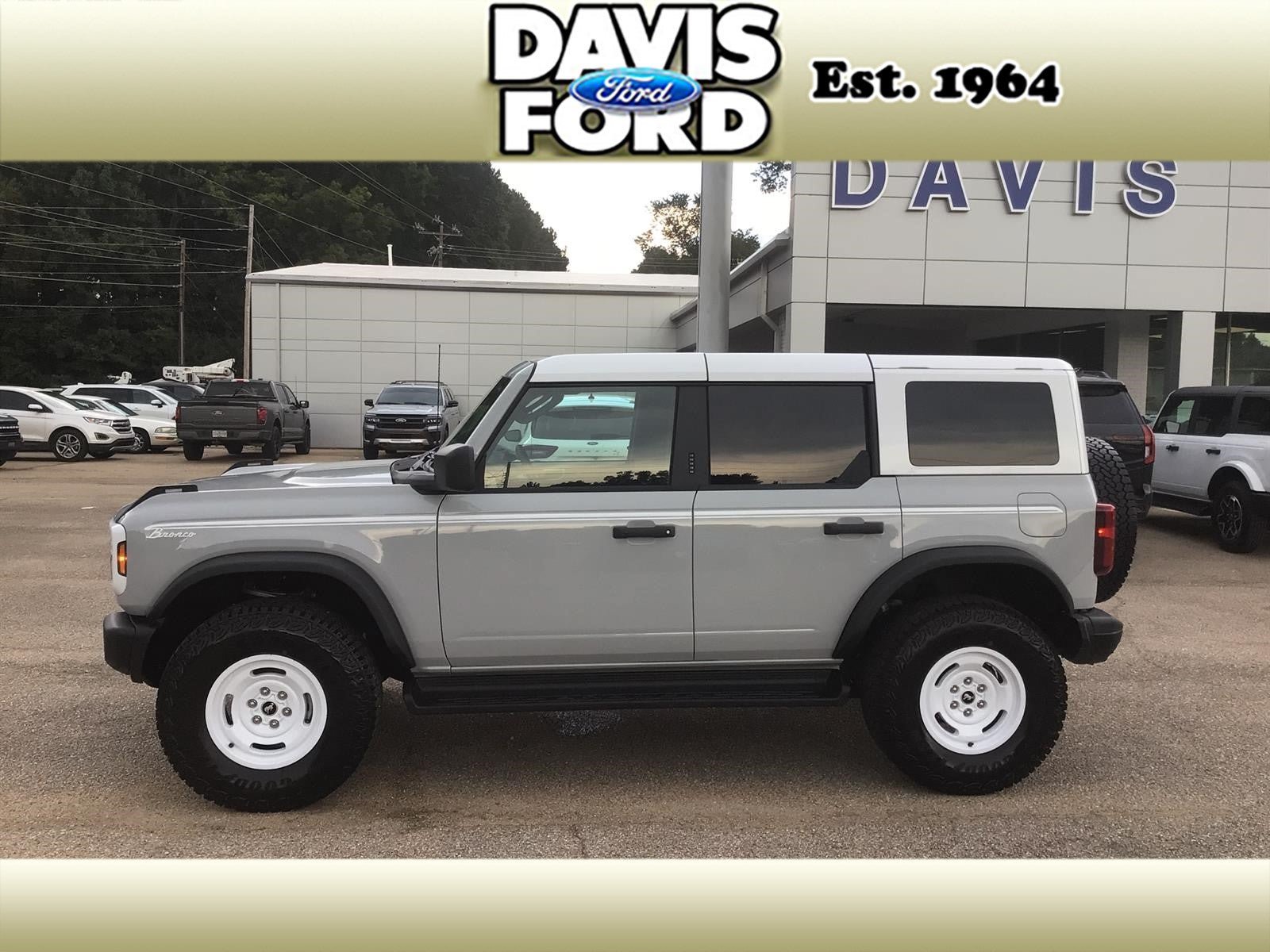New 2026 Ford Bronco Heritage Edition AWD/4WD image 4