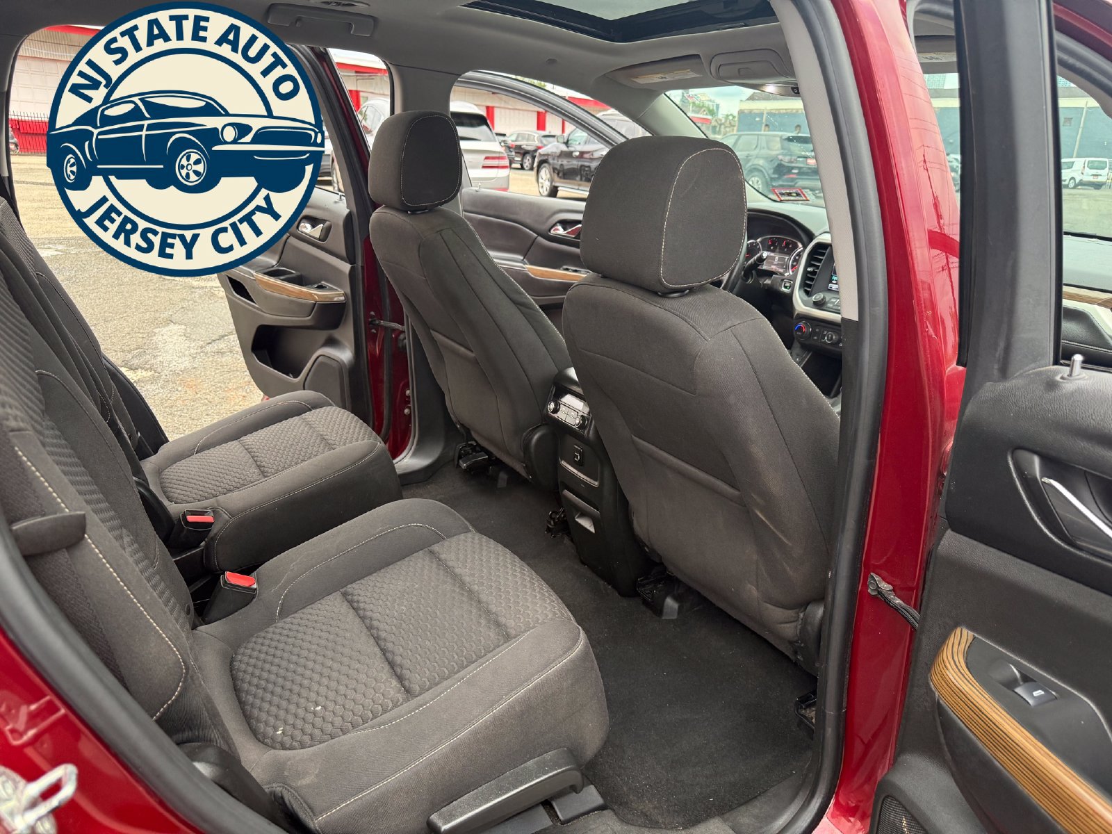 Used 2017 GMC Acadia SLE w/ Driver Alert Package I AWD/4WD image 18