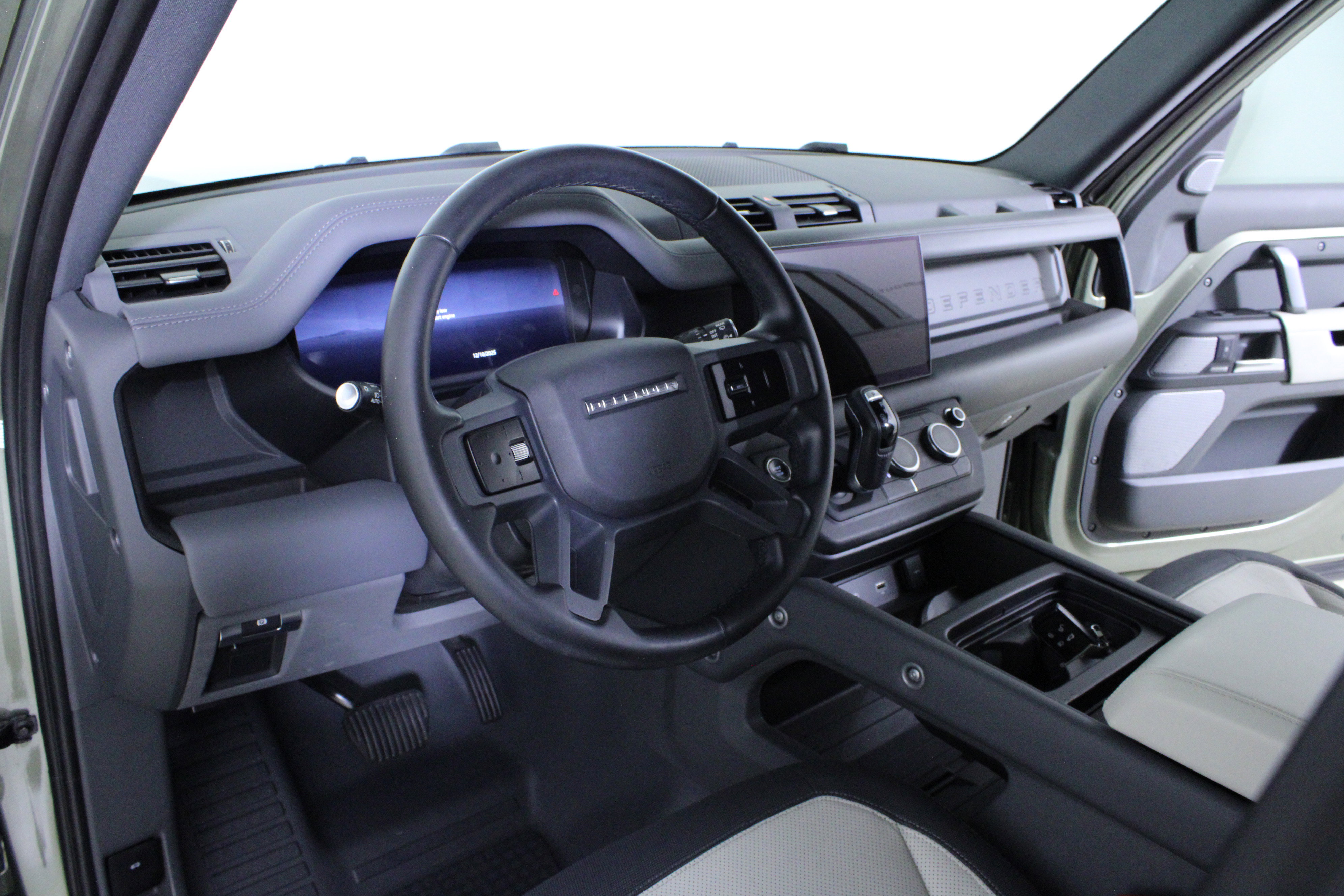 Used 2023 Land Rover Defender 130 X-Dynamic SE image 21