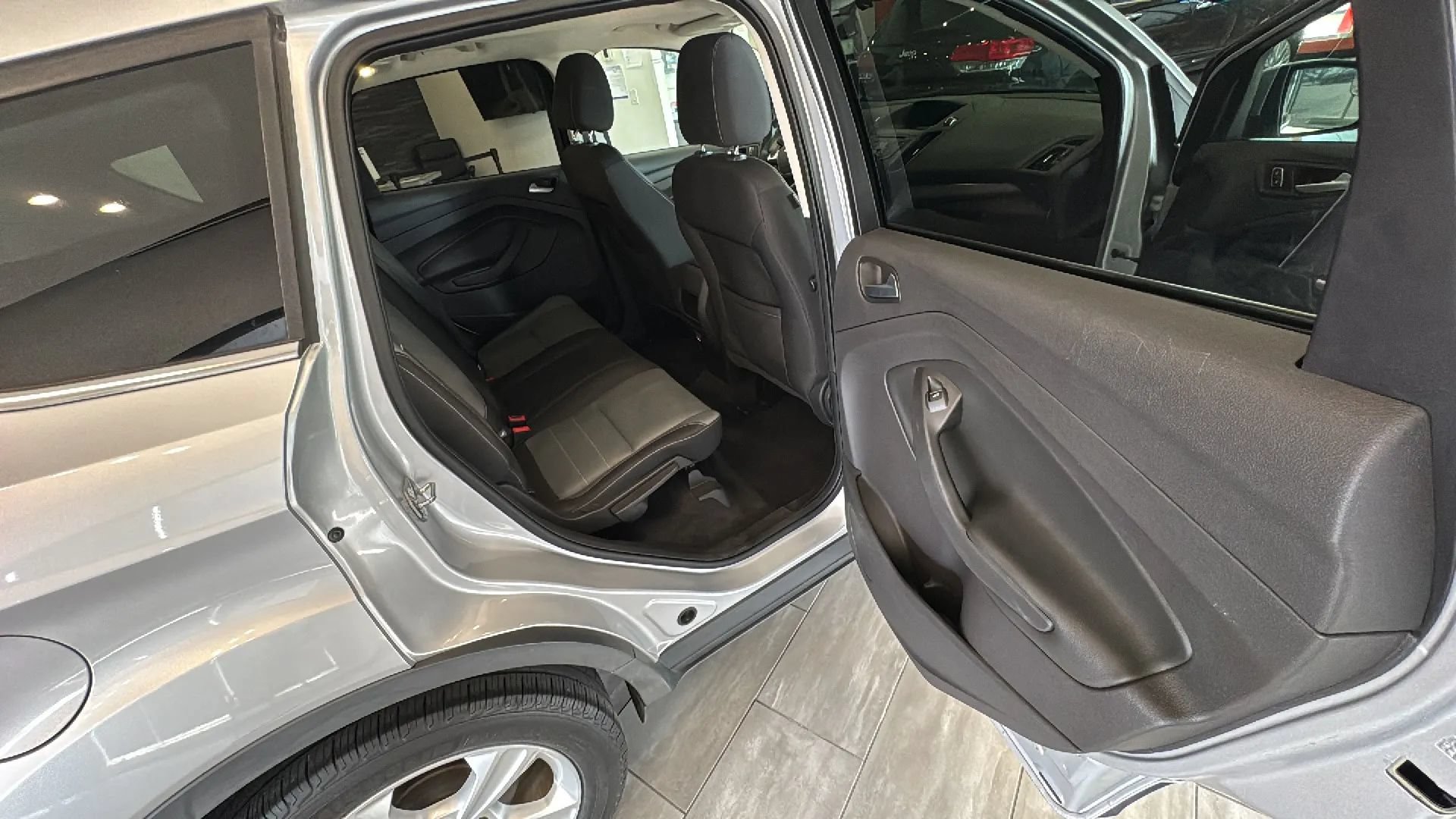 Used 2015 Ford Escape SE FWD image 28