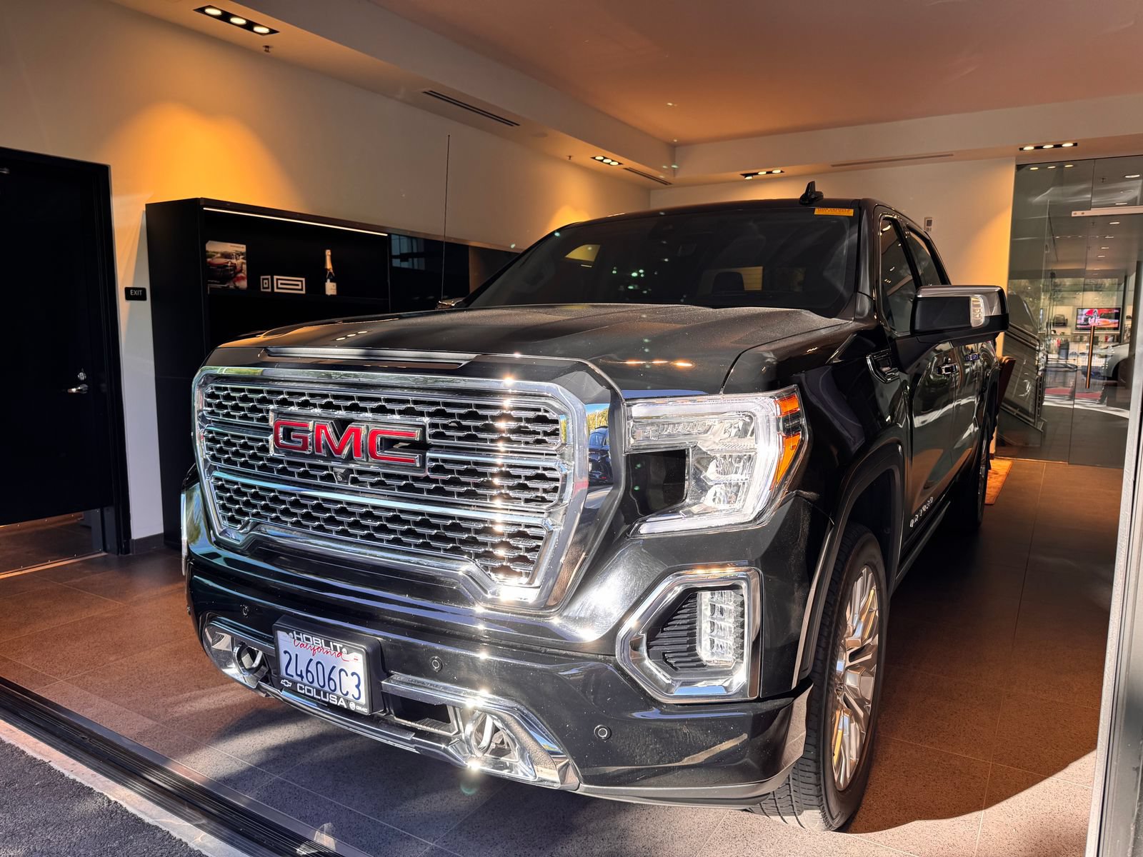 Used 2021 GMC Sierra 1500 Denali w/ Denali Ultimate Package AWD/4WD image 1