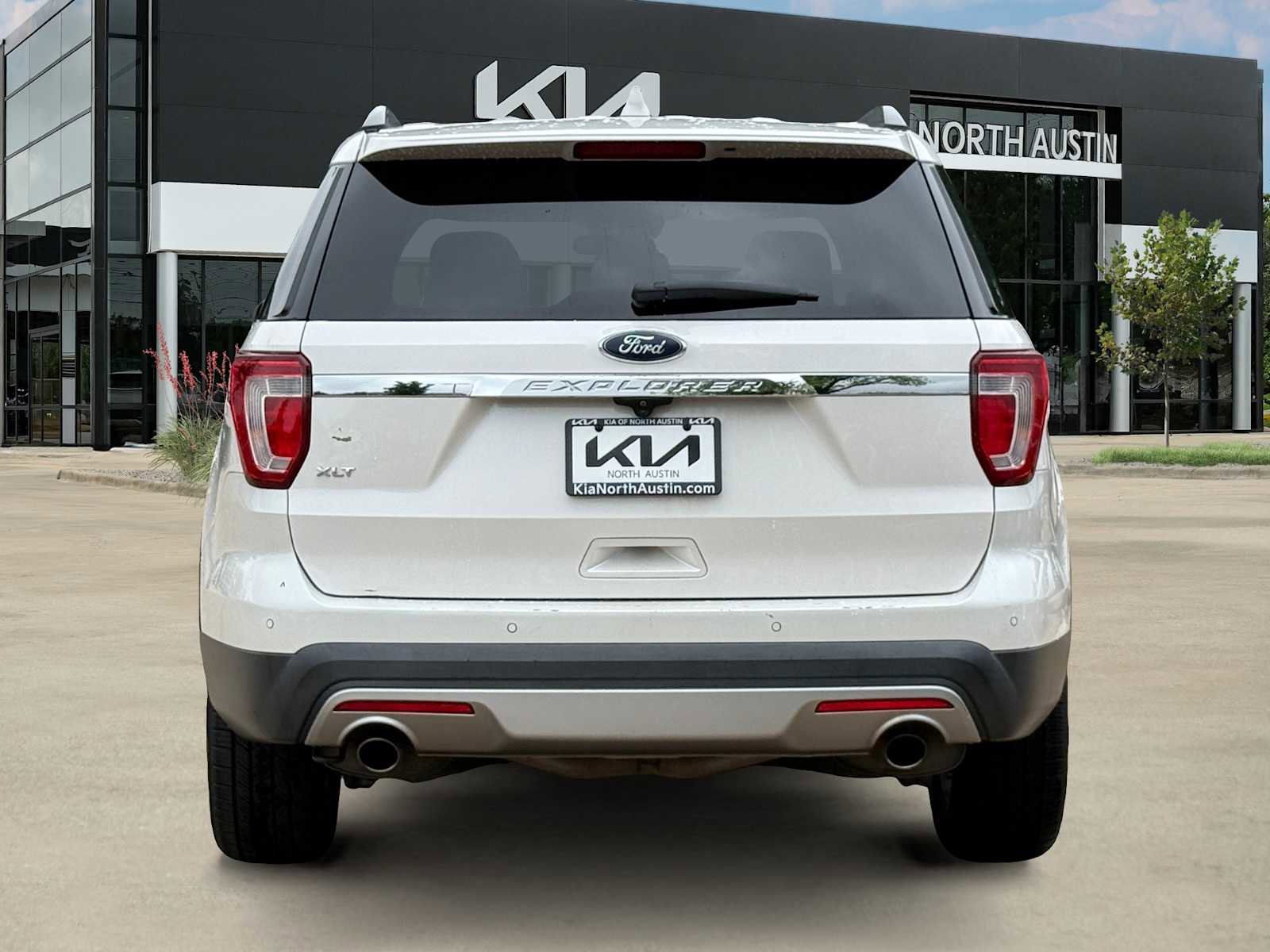 Used 2017 Ford Explorer XLT w/ Equipment Group 202A FWD image 6