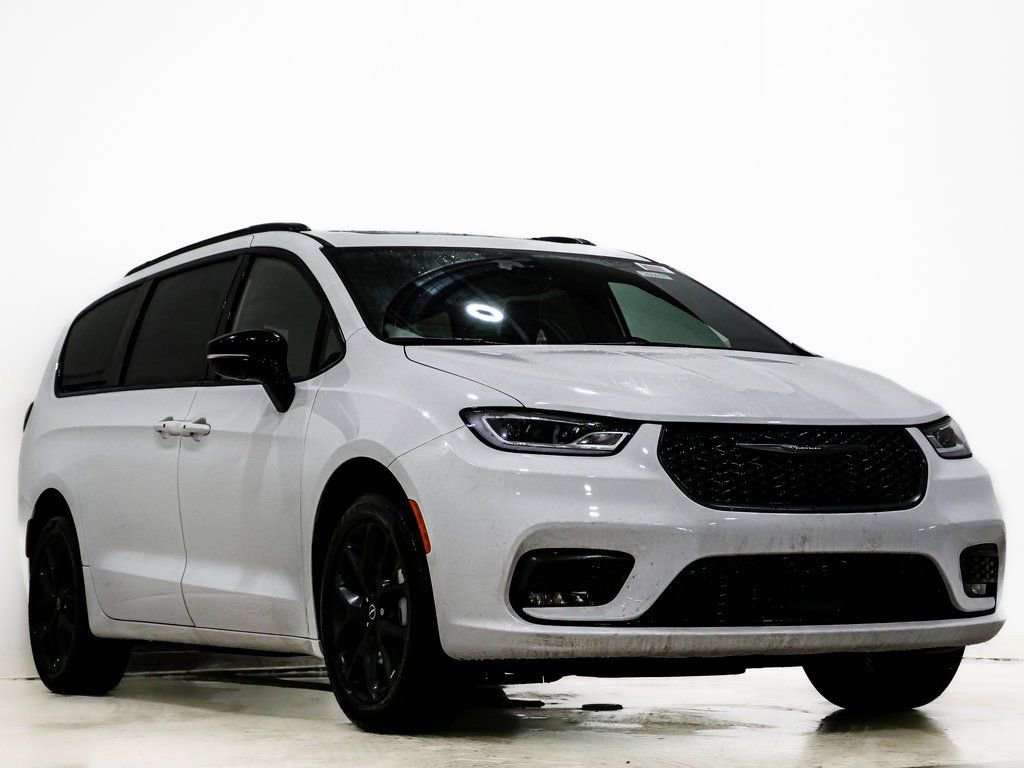 New 2026 Chrysler Pacifica Limited w/ S Appearance Package AWD/4WD image 1