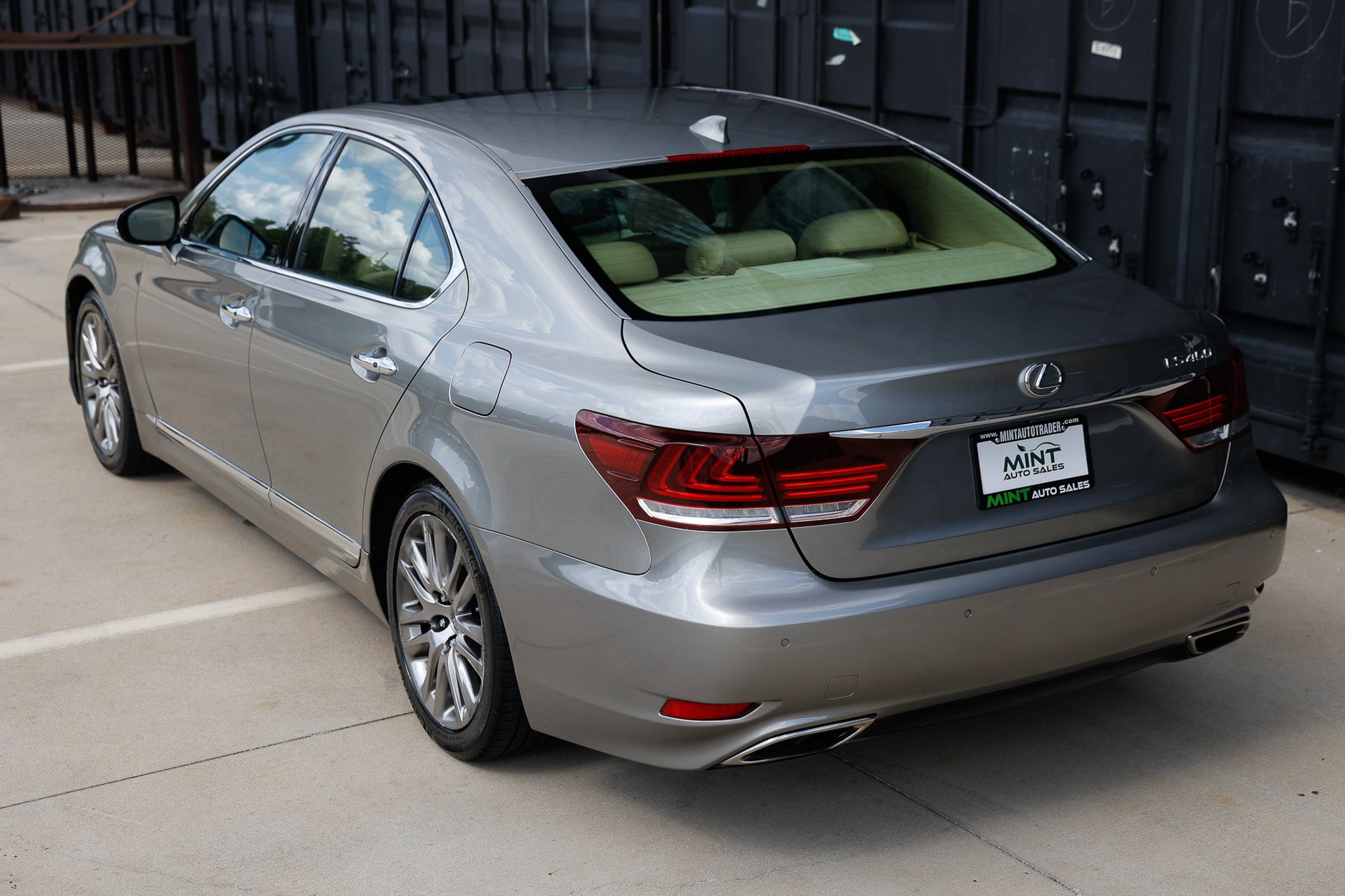 Used 2016 Lexus LS 460 w/ Comfort Package RWD image 8