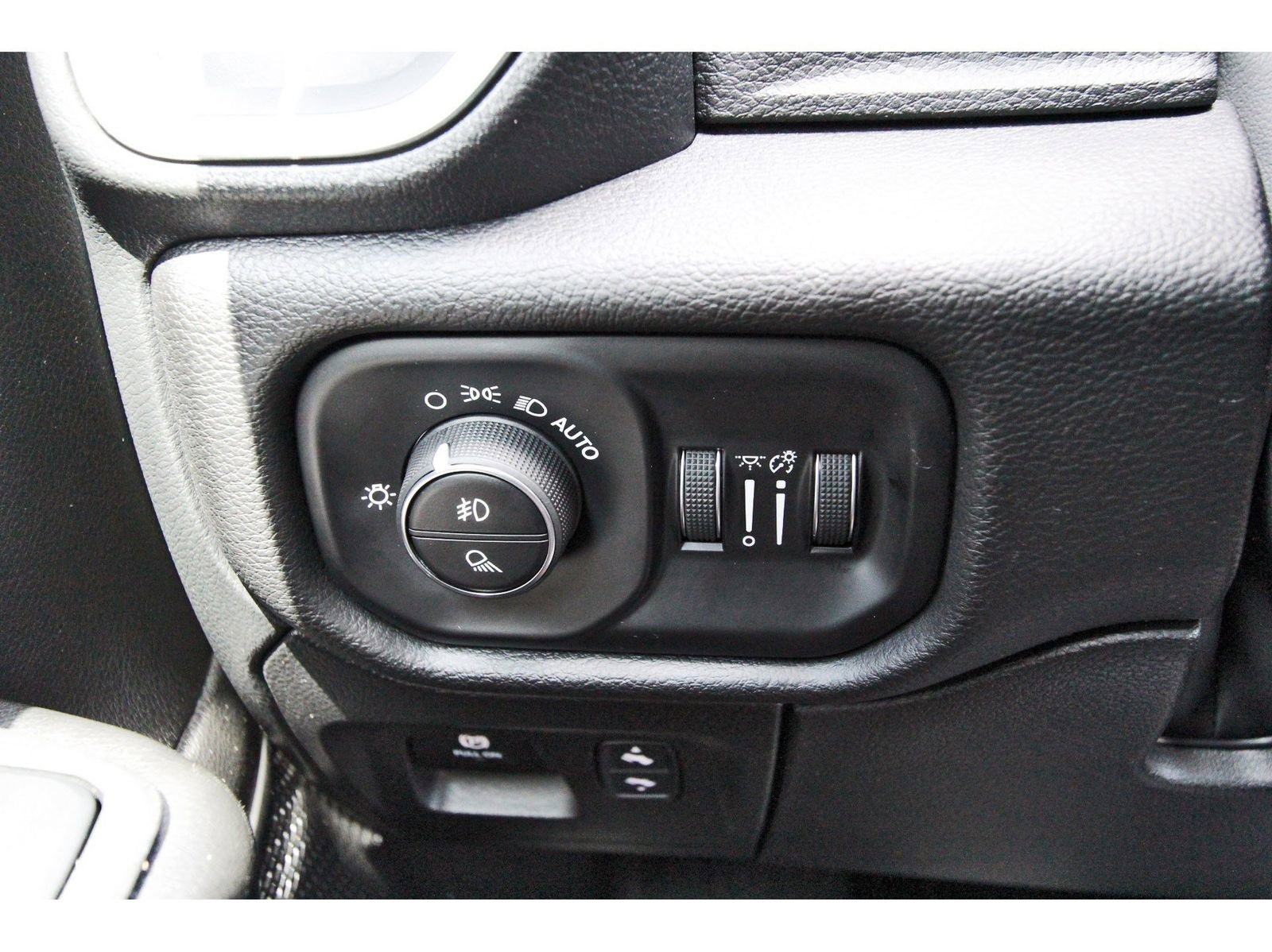 Used 2025 RAM 1500 Lone Star RWD image 19