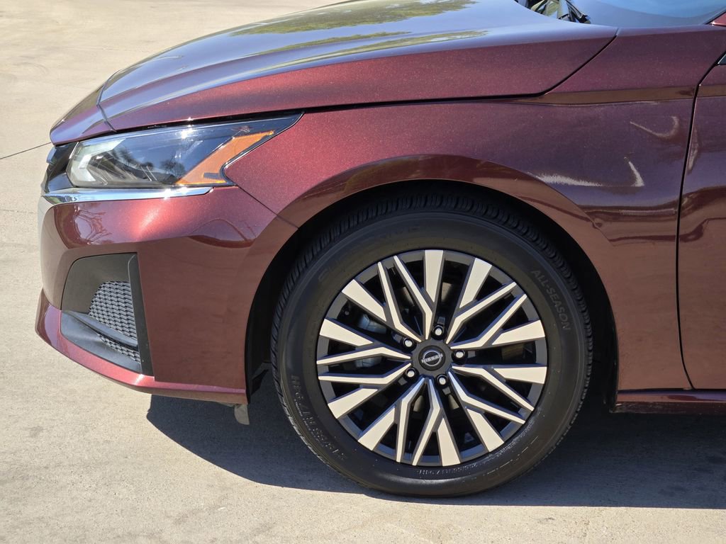Used 2024 Nissan Altima 2.5 SV FWD image 6