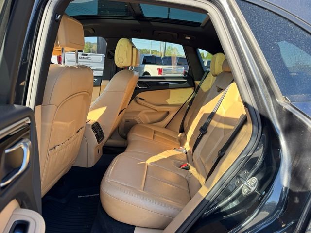 Used 2018 Porsche Macan w/ Premium Package Plus image 11