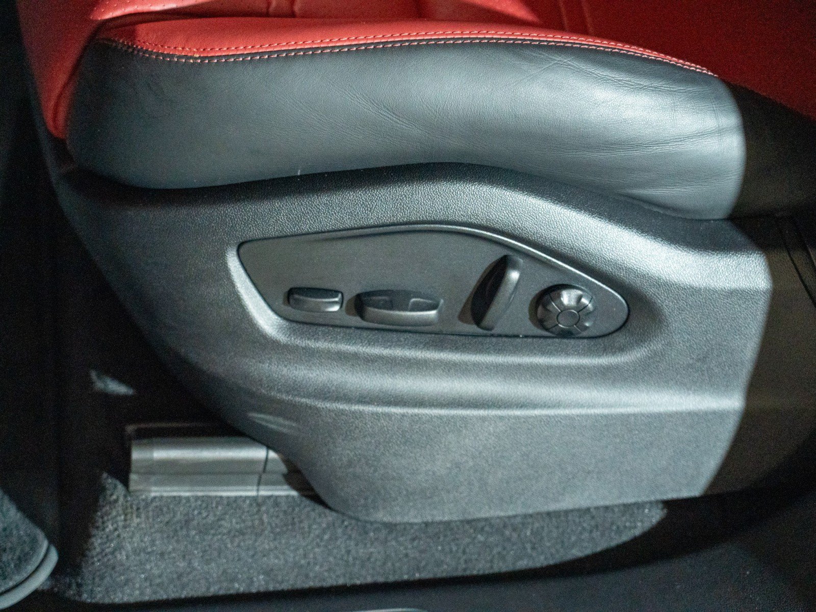 Certified 2026 Porsche Cayenne S AWD/4WD image 12